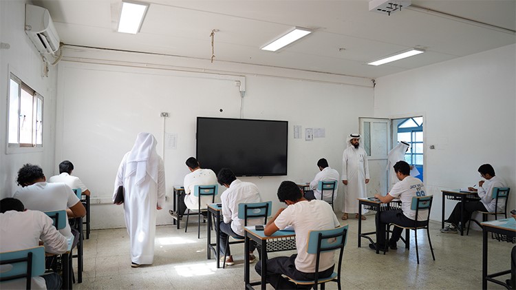 طلبة الصف الـ12 ينهون اختباراتهم