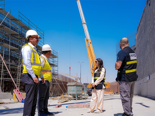 وزيرة الأشغال تتفقد الطرق المؤدية إلى المطار الجديد لمتابعة سير الأعمال ميدانياً