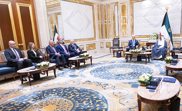 الأمير يستقبل وزير الداخلية اللبناني بمناسبة زيارته الرسمية للكويت