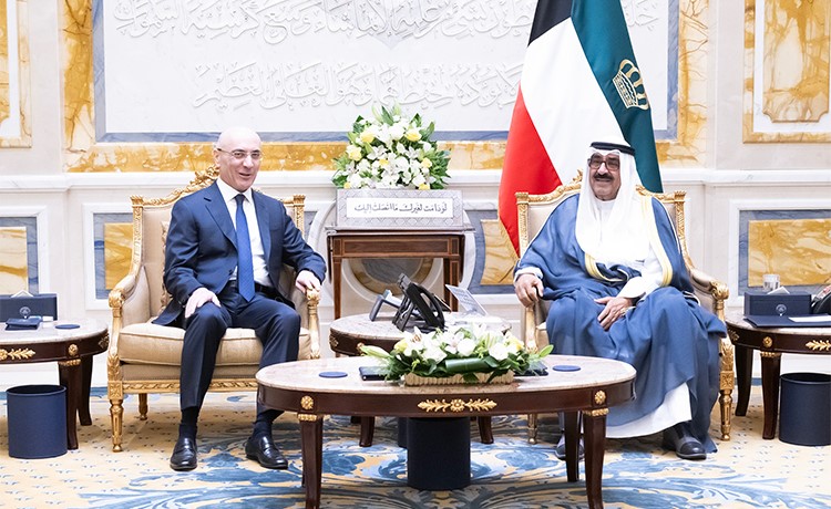 الأمير&nbsp;يستقبل وزير الداخلية اللبناني بمناسبة زيارته الرسمية للكويت