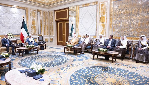الأمير يستقبل وزير الداخلية اللبناني بمناسبة زيارته الرسمية للكويت