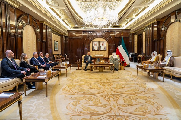 رئيس الوزراء يستقبل وزير الداخلية اللبناني ويبحث معه العلاقات الثنائية وسُبل تعزيزها