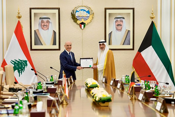 النائب الأول لرئيس مجلس الوزراء ووزير الداخلية الشيخ فهد اليوسف مع وزير الداخلية والبلديات اللبناني أحمد الحجار