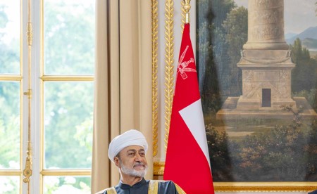 سلطان عُمان والرئيس الفرنسي يشهدان التوقيع على 12 اتفاقية ومذكرة تفاهم وإعلان نوايا