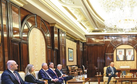رئيس الوزراء بحث مع وزير الداخلية اللبناني سبل تعزيز أوجه التعاون بما يخدم مصالح البلدين