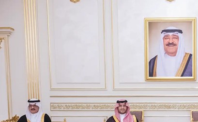 النائب الأول يستقبل وزير الدولة عضو مجلس الوزراء السعودي