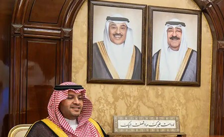 رئيس الوزراء يستقبل الأمير تركي بن محمد بمناسبة زيارته البلاد