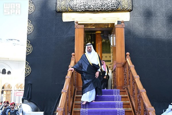 نائب أمير منطقة مكة المكرمة يتشرف بغسل الكعبة المشرفة نيابة عن خادم الحرمين