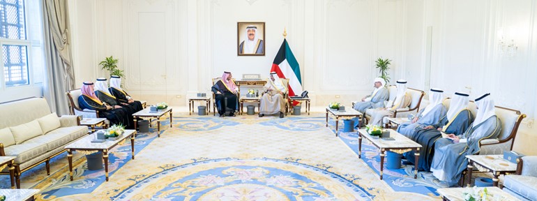 سمو ولي العهد الشيخ صباح الخالد خلال اللقاء مع صاحب السمو الملكي الأمير تركي بن محمد بن فهد وزير الدولة عضو مجلس الوزراء بالمملكة العربية السعودية بحضور وزير شؤون الديوان الأميري الشيخ حمد جابر العلي ورئيس ديوان سمو ولي العهد الشيخ ثامر الجابر وعميد السلك الديبلوماسي 
سفير خادم الحرمين الشريفين صاحب السمو الأمير سلطان بن سعد بن خالد