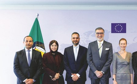 الخليج والاتحاد الأوروبي: رفض أي رسوم أو إجراءات مستحدثة على حركة الملاحة في مضيق هرمز