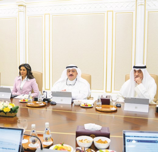 النائب الأول لرئيس الوزراء ووزير الداخلية الشيخ فهد اليوسف ود.أحمد العوضي ود.نورة المشعان