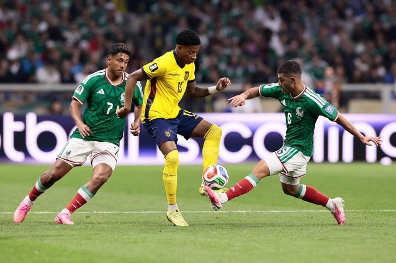 كأس العالم.. المكسيك تواصل مشوارها وتحجز مقعدها في دور الـ 16
