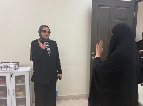جولة مفاجئة لوزيرة الشئون تنتهي بإحالة عدد من موظفي الوحدة الاجتماعية بالرقة إلى التحقيق