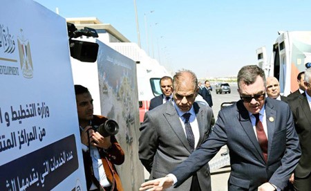 مدبولي يشهد تسليم 50 مركزاً تكنولوجياً متنقلاً لوزارة العدل لتطوير خدمات الشهر العقاري