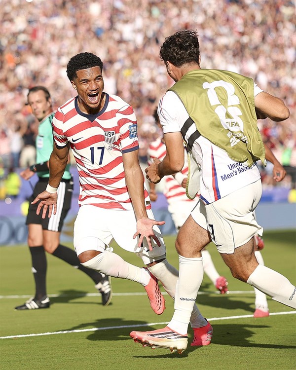 الولايات المتحدة تتجاوز البوسنة والهرسك في كأس العالم