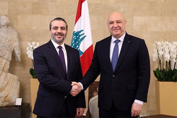 الرئيس اللبناني يبحث مع وزير الخارجية السوري العلاقات الثنائية ويتسلم دعوة رسمية لزيارة دمشق