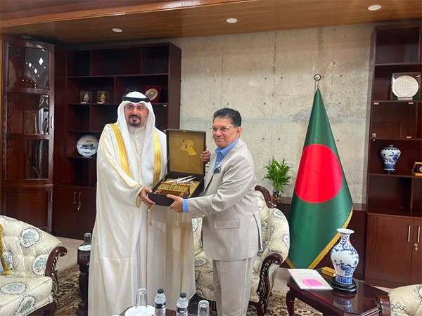 سفيرنا بدكا يبحث مع وزير خارجية بنغلاديش تعزيز التعاون الثنائي