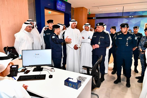 بالفيديو.. محافظ الأحمدي ووكيل وزارة الداخلية يفتتحان مركز خدمة المواطن في الخيران مول
