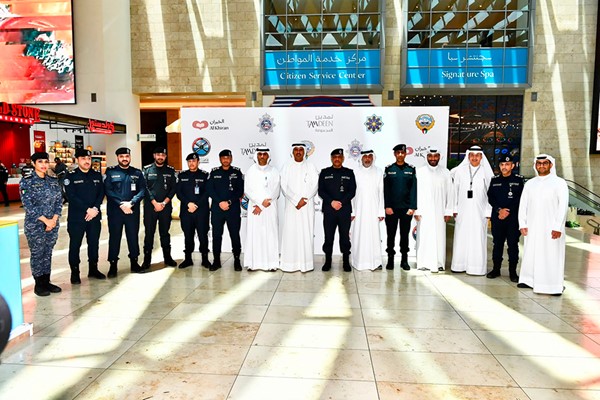 بالفيديو.. محافظ الأحمدي ووكيل وزارة الداخلية يفتتحان مركز خدمة المواطن في الخيران مول