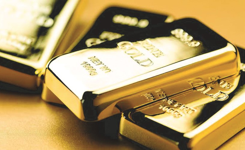 الذهب يواصل مكاسبه والنفط يتراجع لليوم الثالث على التوالي