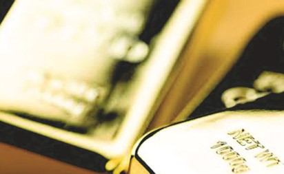 الذهب يواصل مكاسبه.. والنفط يتراجع لليوم الثالث على التوالي