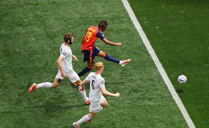 كأس العالم إسبانيا عبرت النمسا بالثلاثة