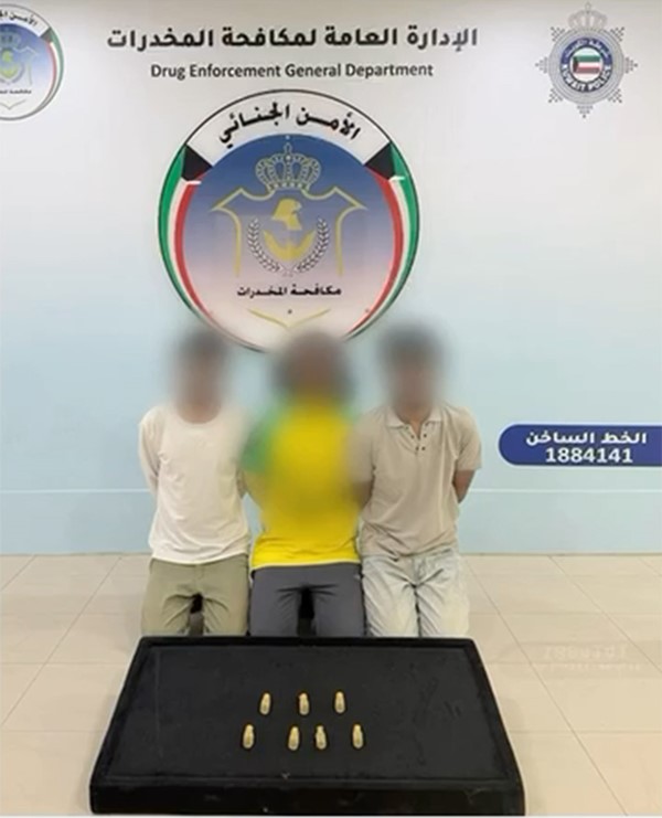 بالفيديو.. ضبط 10 متهمين بمؤثرات عقلية ومخدرات وحصيلة بيع وأحدهم اصطدم بمركبات «المكافحة» أثناء ضبطه متلبساً