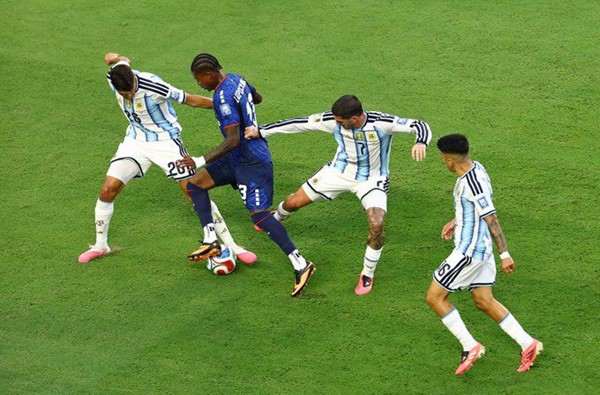 بصعوبة.. الأرجنتين يعبر الرأس الأخضر في مونديال 2026