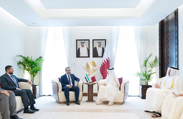 لشيخ محمد بن عبدالرحمن بن جاسم آل ثاني رئيس مجلس الوزراء وزير الخارجية القطري مستقبلا وزير الخارجية السوري أسعد الشيباني في الدوحة (قنا)