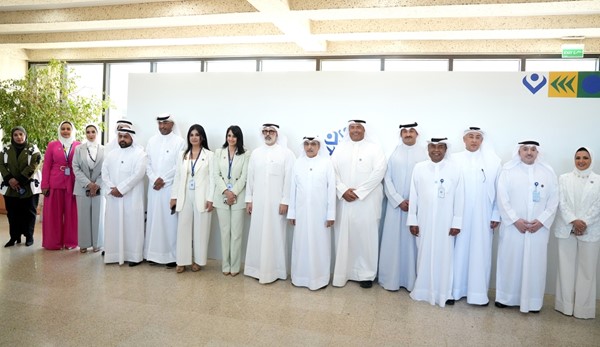   وزير الخارجية ورئيس مجلس إدارة الصندوق الشيخ جراح الجابر والمدير العام للصندوق الكويتي للتنمية الاقتصادية العربية بالوكالة وليد البحر وعدد من الحضور