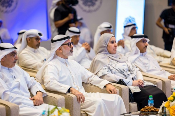 وزير الخارجية الشيخ جراح الجابر والمدير العام للصندوق الكويتي للتنمية بالوكالة وليد البحر ووكيلة المالية أسيل المنيفي وعدد من الحضور