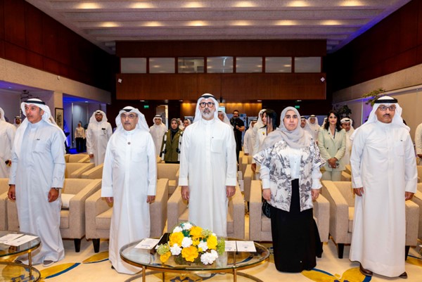 وزير الخارجية ورئيس مجلس إدارة الصندوق الشيخ جراح الجابر والمدير العام للصندوق الكويتي للتنمية الاقتصادية العربية بالوكالة وليد البحر ووكيلة المالية أسيل المنيفي ونائب وزير الخارجية السفير حمد المشعان وعدد من الحضور