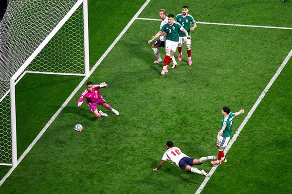 كأس العالم: بعشرة لاعبين.. إنجلترا تطيح بالمكسيك