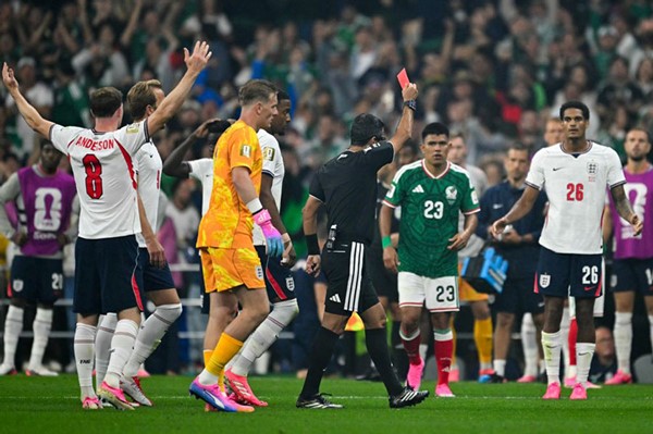 كأس العالم: بعشرة لاعبين.. إنجلترا تطيح بالمكسيك
