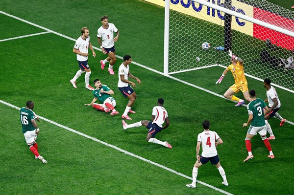 كأس العالم: بعشرة لاعبين.. إنجلترا تطيح بالمكسيك