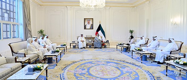 ولي العهد يستقبل وزير التربية وقيادات وزارة التربية