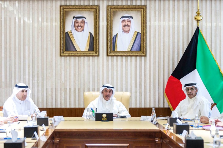 نائب وزير الخارجية السفير حمد المشعان مترئسا اجتماعا لمجلس السلكين الديبلوماسي والقنصلي بحضور السفير عزيز الديحاني والسفير عبدالعزيز العدواني