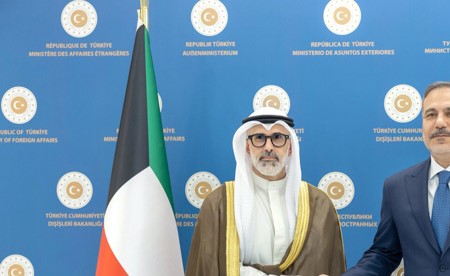 وزير الخارجية بحث مع نظيره التركي التطورات على الساحتين الإقليمية والدولية