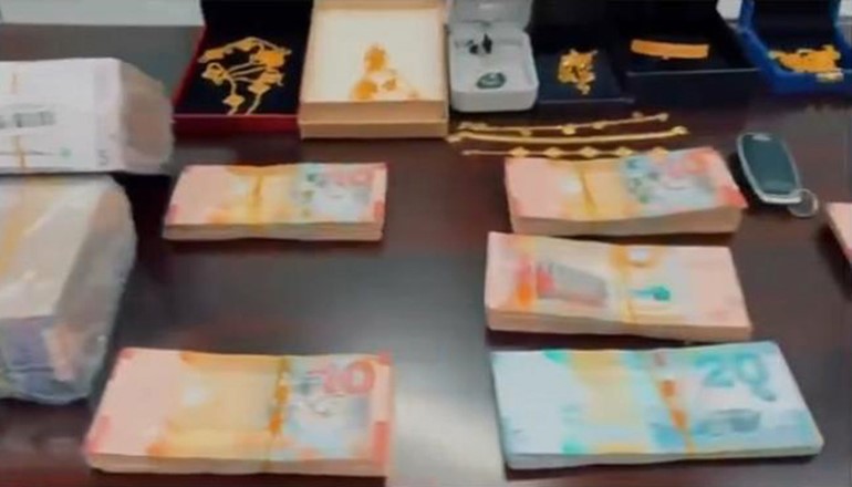 مبالغ مالية ومجوهرات من بين المضبوطات