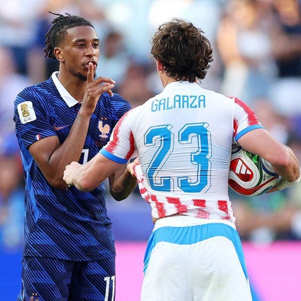 الاتحاد الفرنسي يطلب من «فيفا» إلغاء البطاقة الصفراء لنجمها أوليسيه