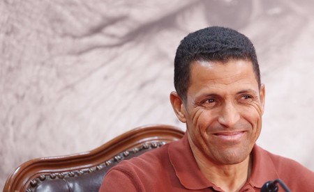 رسمياً.. الأهلي يقدم الحسين عموتة مدرباً جديداً