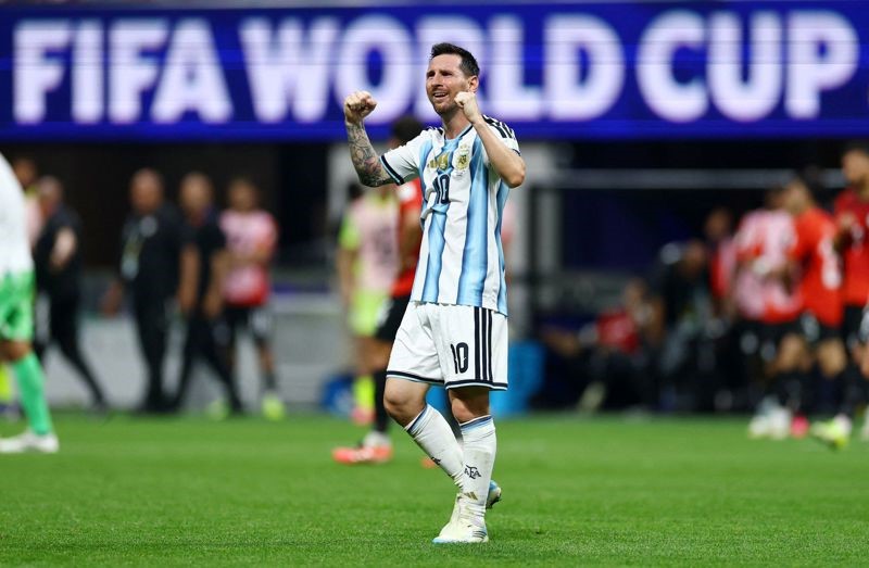 بكاء ميسي فرحًا بعد الفوز الصعب على مصر في كأس العالم