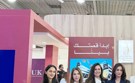 الجامعة الأمريكية تستعرض برامجها الأكاديمية بمعرض الجامعات