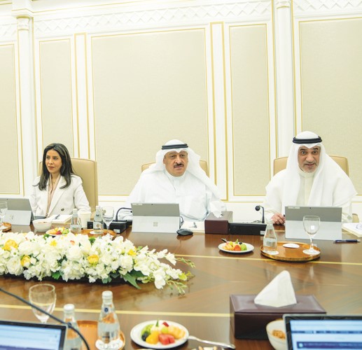 النائب الأول لرئيس الوزراء ووزير الداخلية الشيخ فهد اليوسف ود.أحمد العوضي ود.نورة المشعان