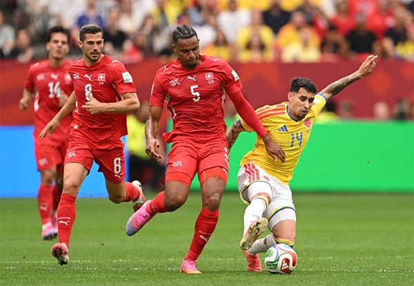 سويسرا تعبر كولومبيا وتلاقي الأرجنتين في ربع نهائي كأس العالم