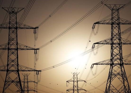 الكهرباء خروج عدد من الخطوط الهوائية متأثرة بشظايا ناتجة عن التصدي للاعتداءات الإيرانية