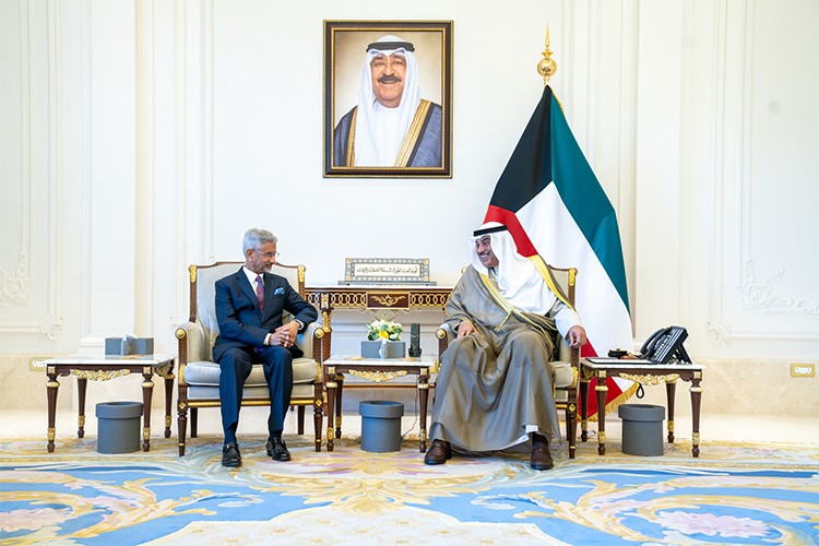 ولي العهد يستعرض مع وزير الشؤون الخارجية الهندي العلاقات الثنائية التاريخية