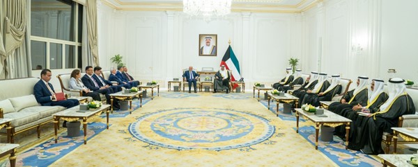   سمو ولي العهد الشيخ صباح الخالد خلال استقباله وزير الخارجية في العراق د.فؤاد محمد حسين والوفد المرافق بحضور رئيس ديوان سمو ولي العهد الشيخ ثامر الجابر ووزير... 