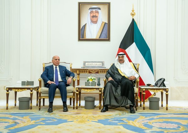   سمو ولي العهد الشيخ صباح الخالد خلال استقباله وزير الخارجية في العراق د.فؤاد محمد حسين 