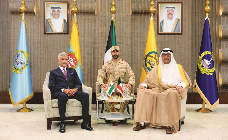 وزير الدفاع بحث مع وزير الشؤون الخارجية الهندي سبل دعم وتطوير التعاون الثنائي في مختلف المجالات